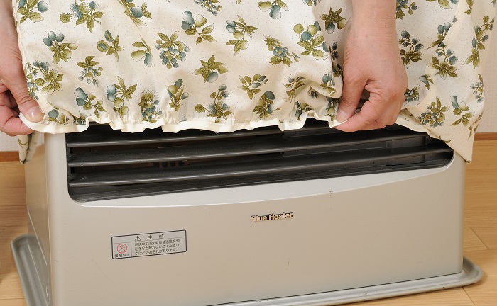 シーズンオフの保管時にストーブをホコリから守ります すっぽりかぶせるだけの簡単カバー すっぽりストーブカバー 森の果実柄 ファンヒーター 収納 ほこり 引き出物 期間限定で特別価格 ホコリ 暖房 汚れ